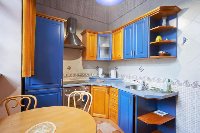 Cozy Apartment in Gothic style house in the Heart of the Old Town - image 7