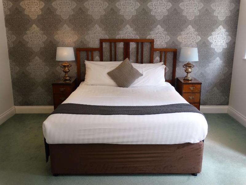 Superior Double or Twin Room image 4