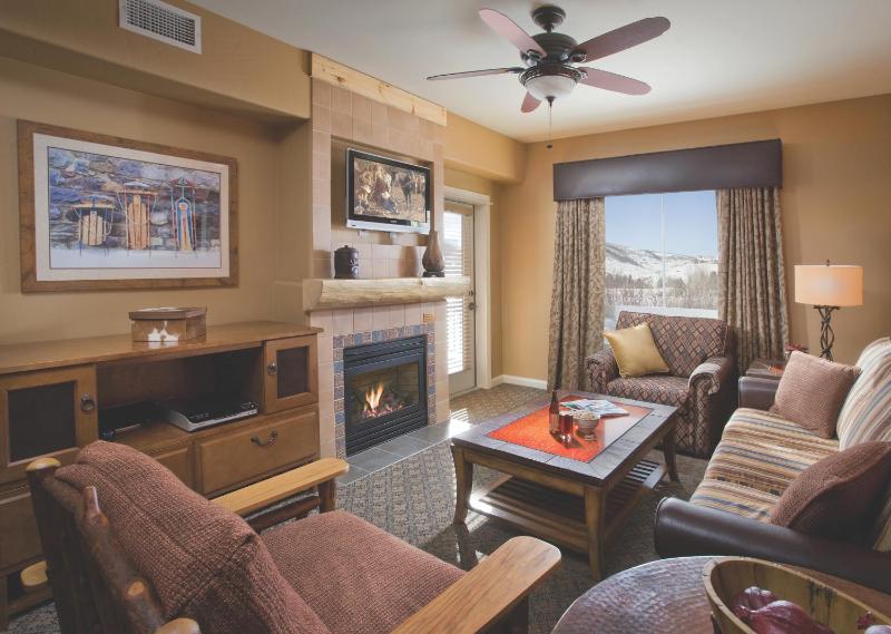 One-Bedroom Suite image 3