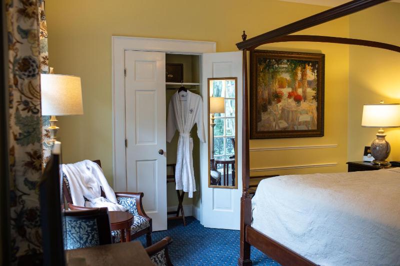 Eliza Thompson House Historic Inns of Savannah Collection - image 8