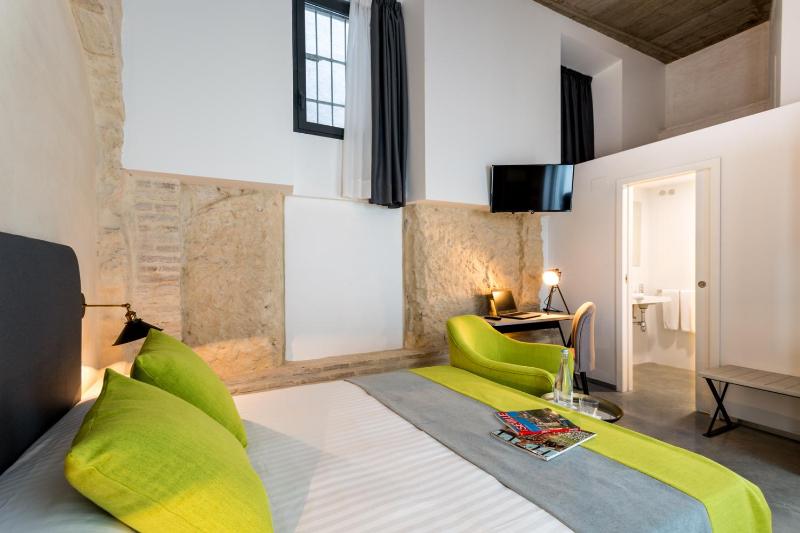 Deluxe Double Room image 4