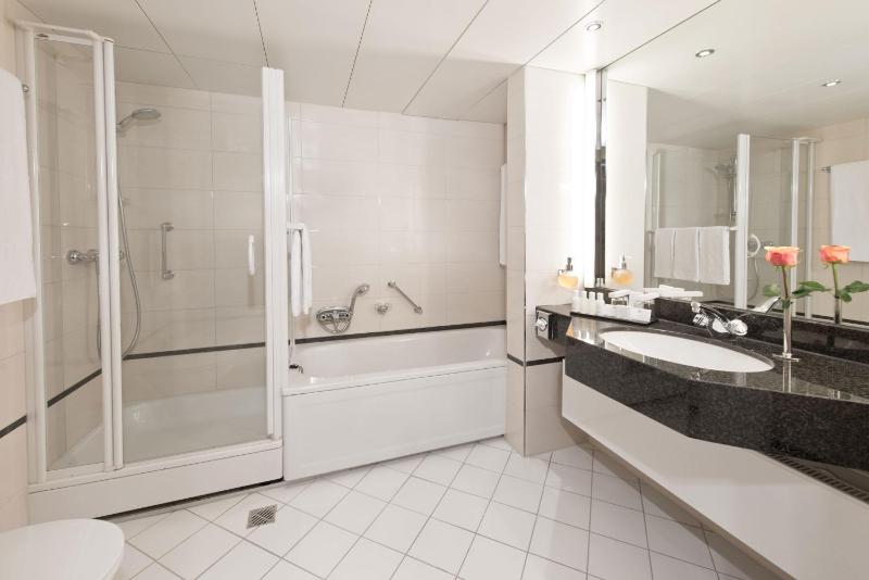 Master Suite image 4