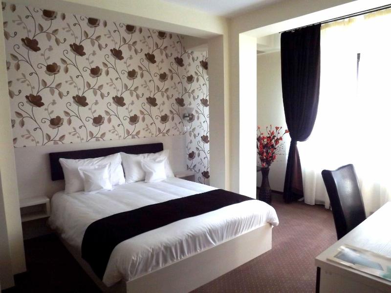 Double Room image 4