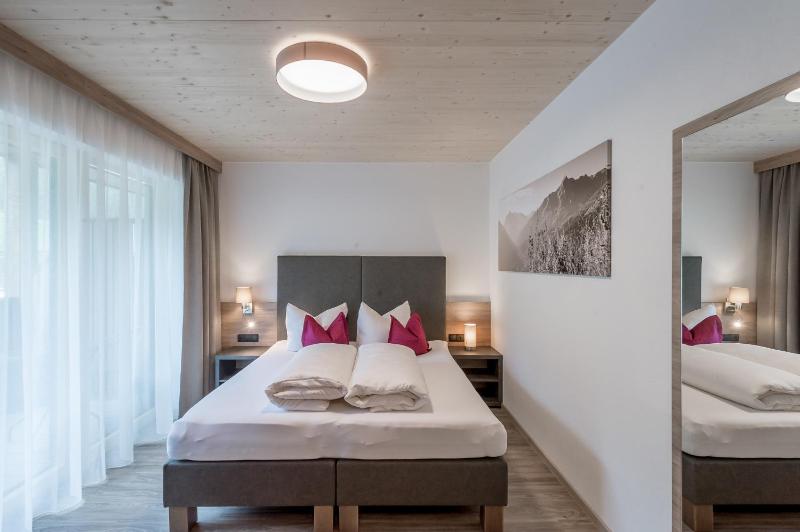 Double Room with Balcony image 4