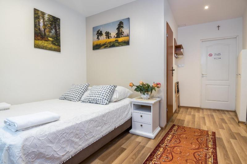 Single Room image 3