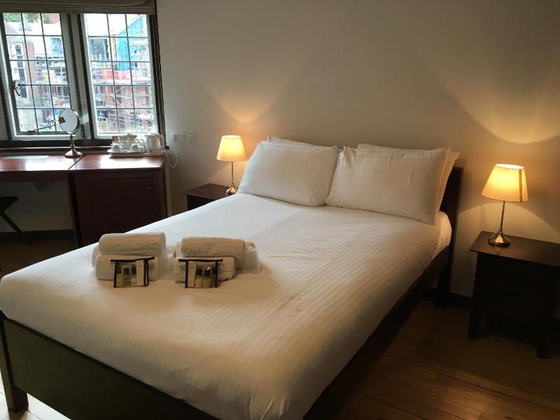 Double Room with Shared Bathroom image 4