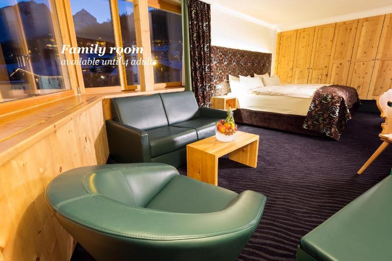 Family Room image 3