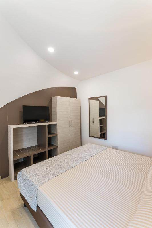 Standard Double Room image 2