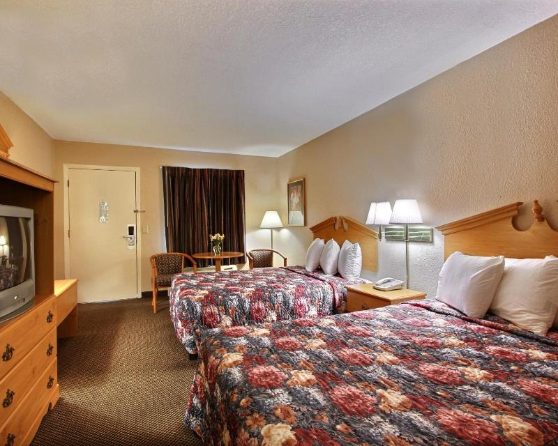 Double Room with Two Double Beds - Smoking image 4