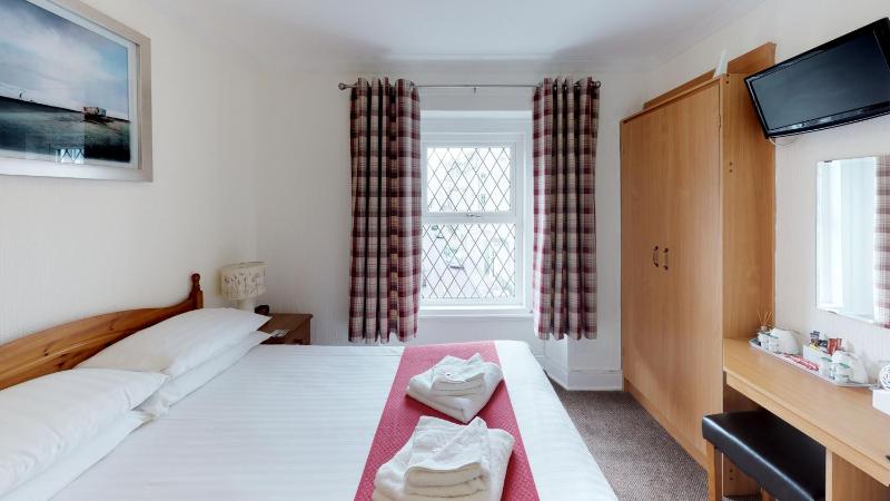 Double Room Ensuite image 1