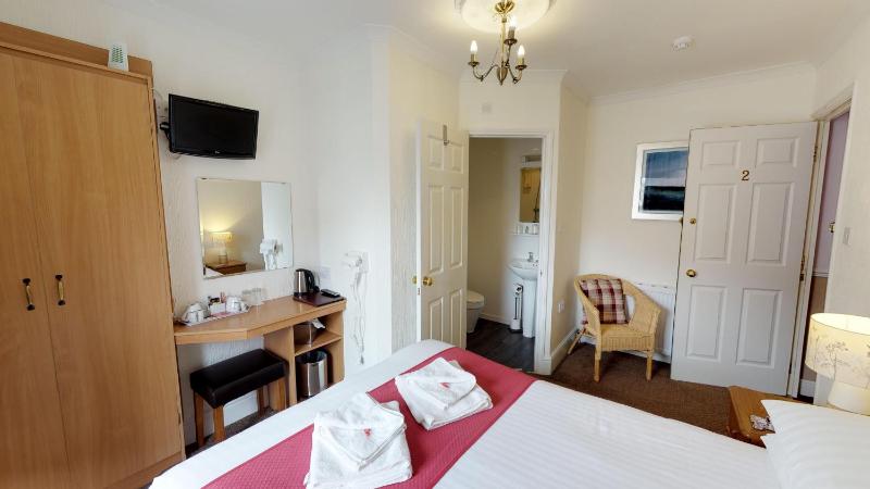 Double Room Ensuite image 4