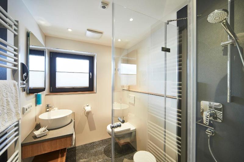 Small Double Room image 3