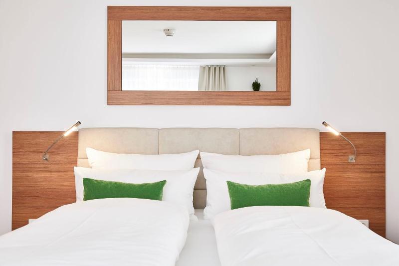 Small Double Room image 4