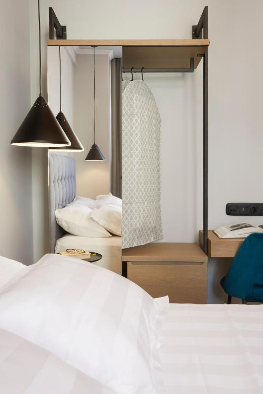 Superior Double Room with Urban View image 4