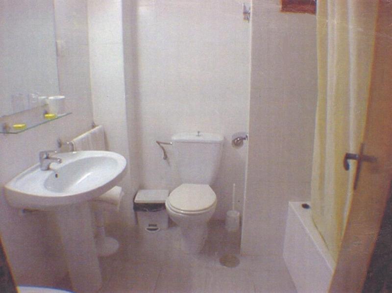 Hotel Iris - image 27