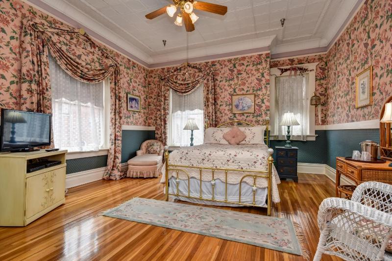 Queen Suite image 1