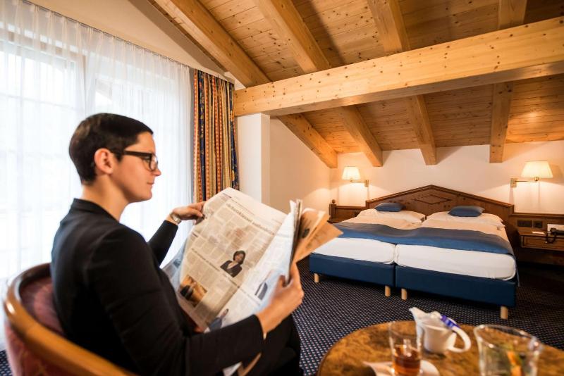 Junior Suite with Balcony image 1