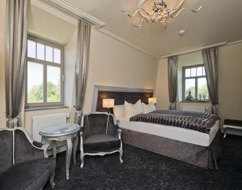 Deluxe Double Room image 4