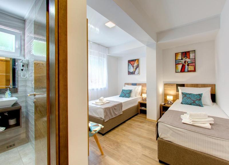 Twin Room image 2