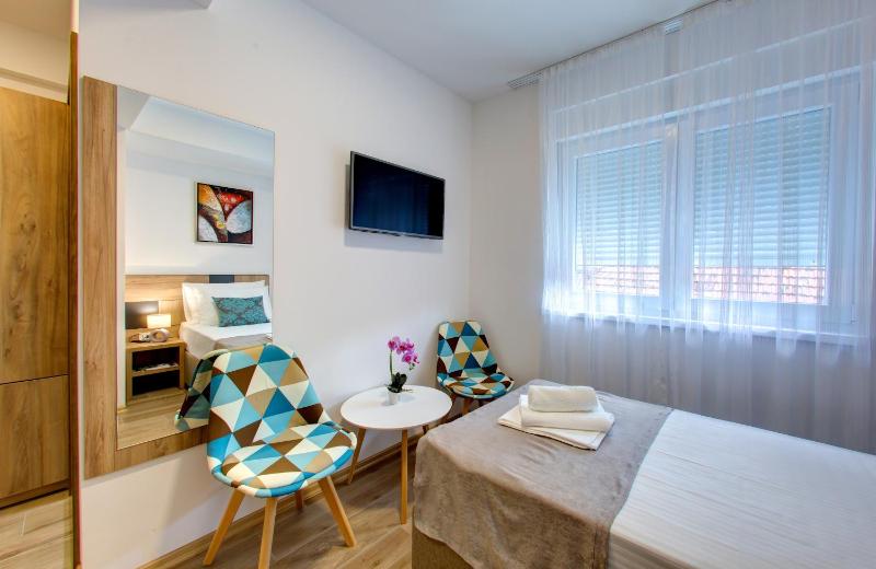 Twin Room image 2