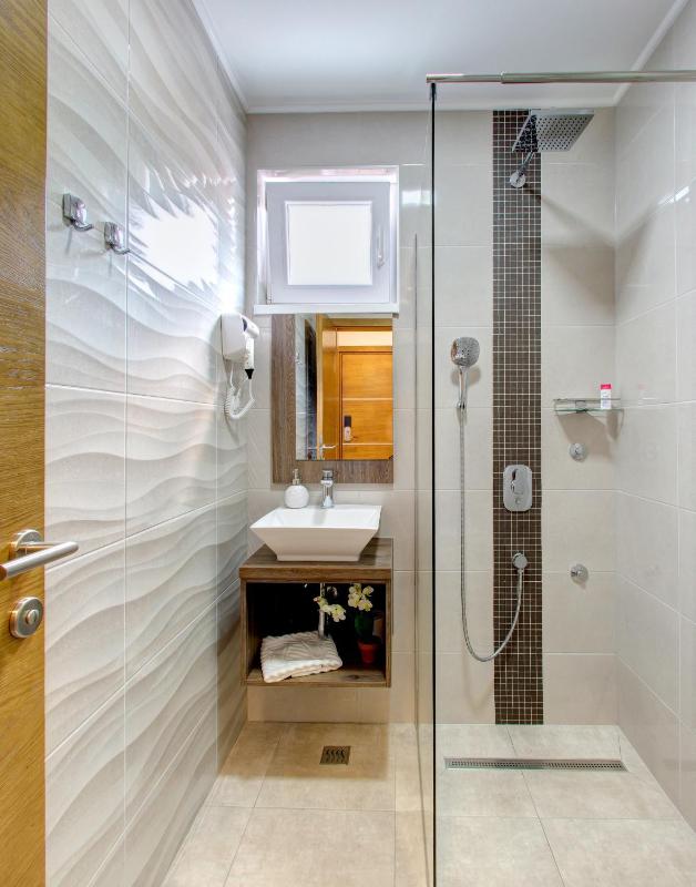 Double Room with Extra Bed image 2