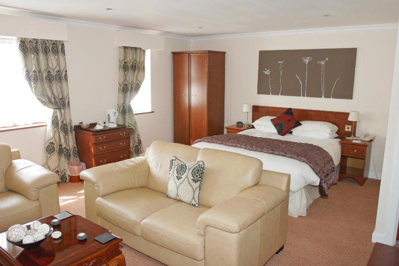 Executive Suite image 3