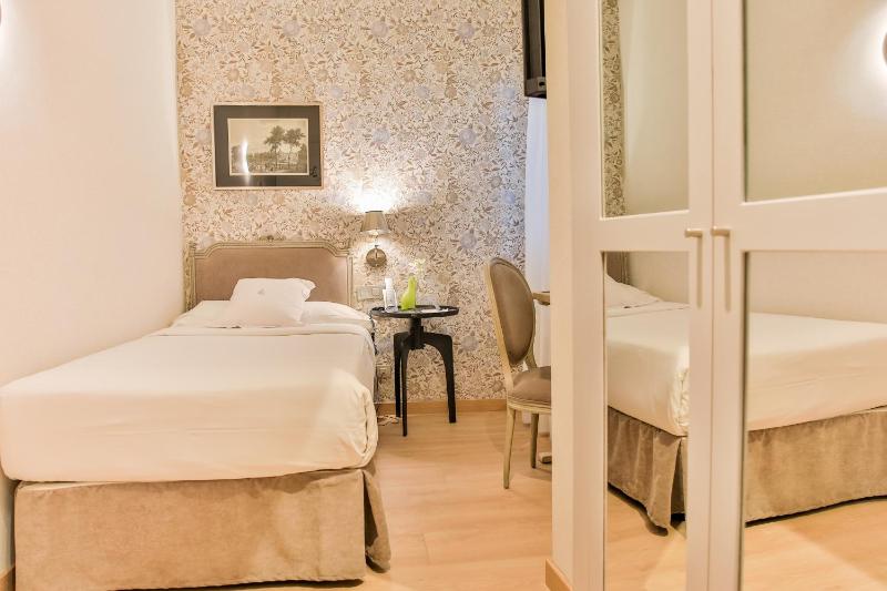 Single Room image 3