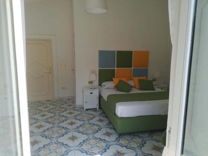 Deluxe Queen Room image 3