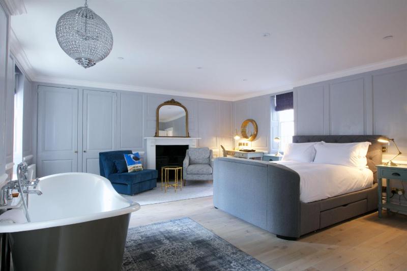 Deluxe Double Room image 1