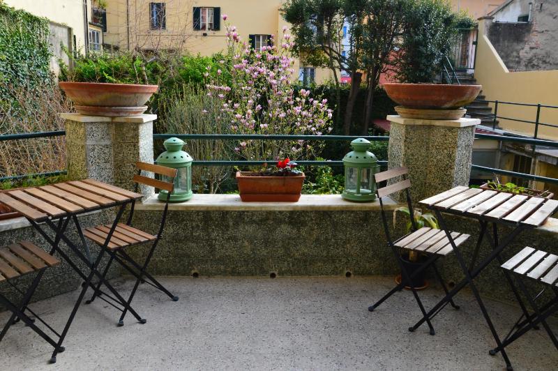 King Room with Garden View image 3