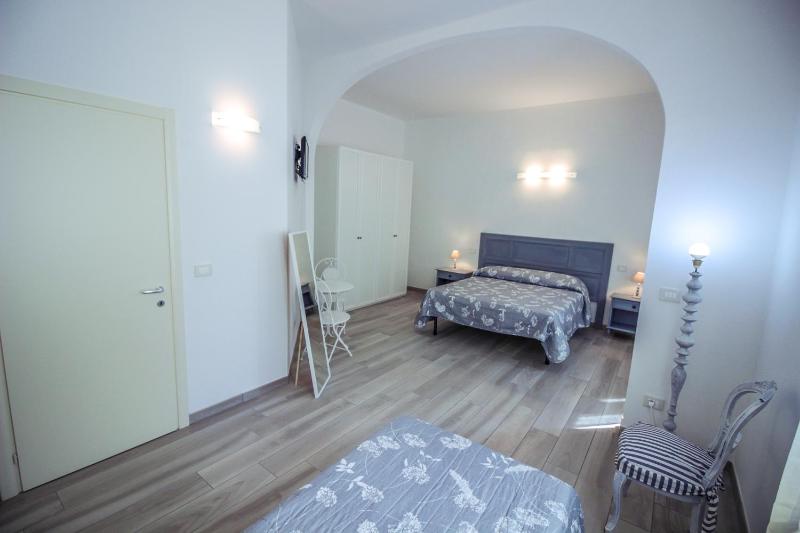Deluxe Triple Room image 4