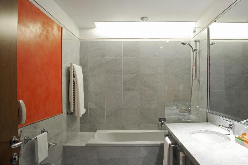 Superior Double Room image 4