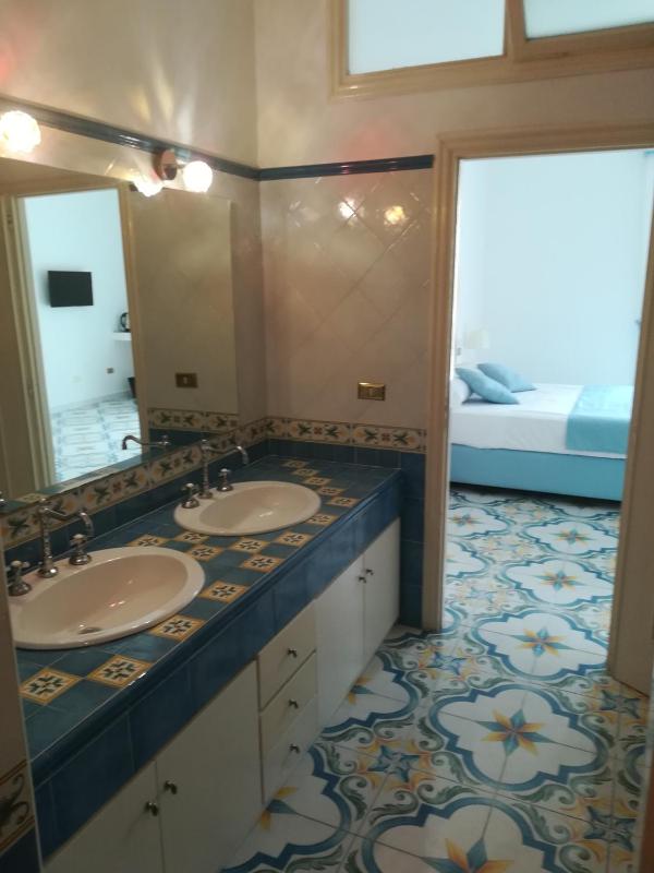 Superior Queen Room image 3