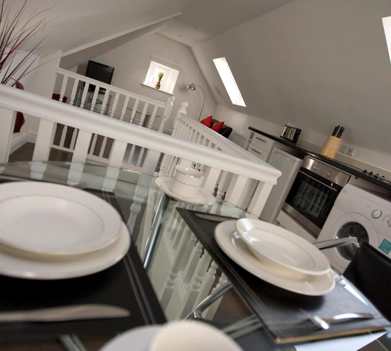 One-Bedroom Apartment image 2