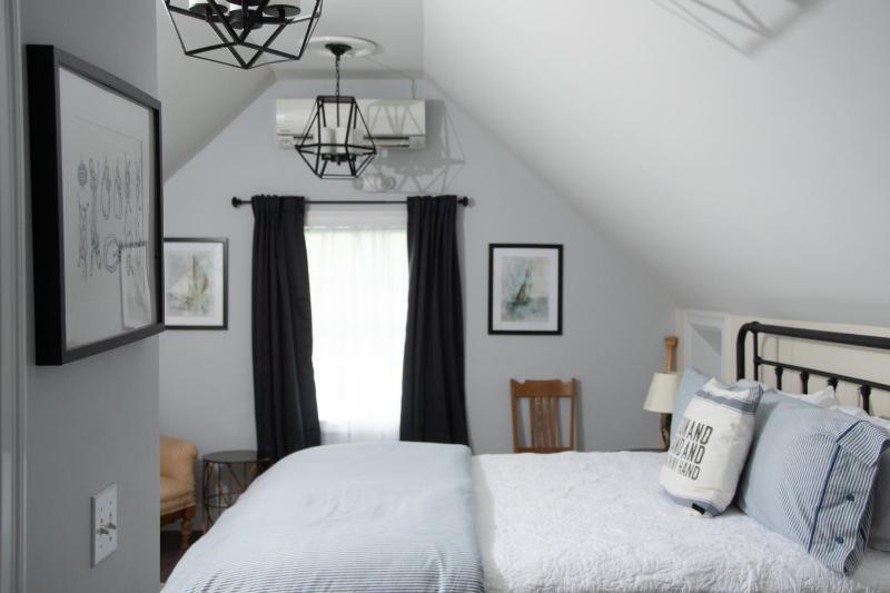 Deluxe King Room image 2