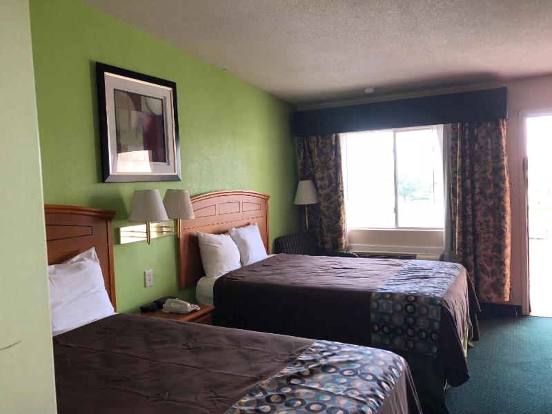 Double Room with Two Double Beds - Smoking image 2
