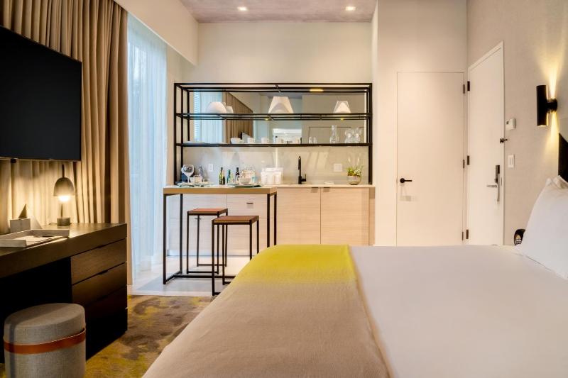 Double Room image 3