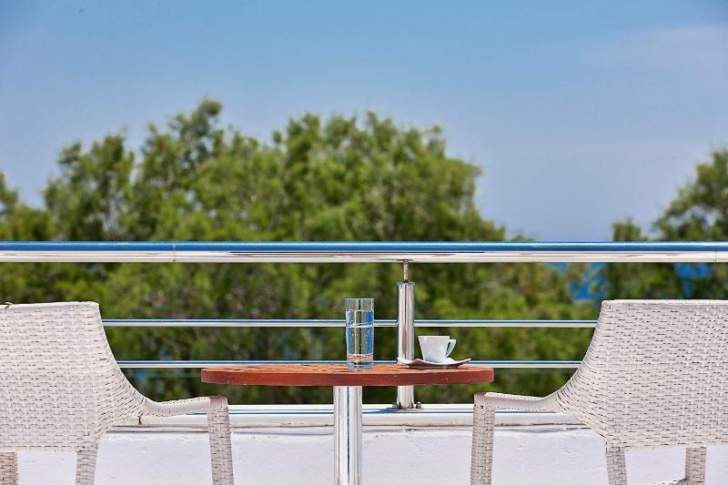 Superior Double Room with Sea View image 2