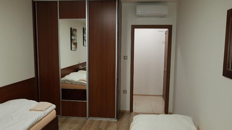 Classic Quadruple Room image 3