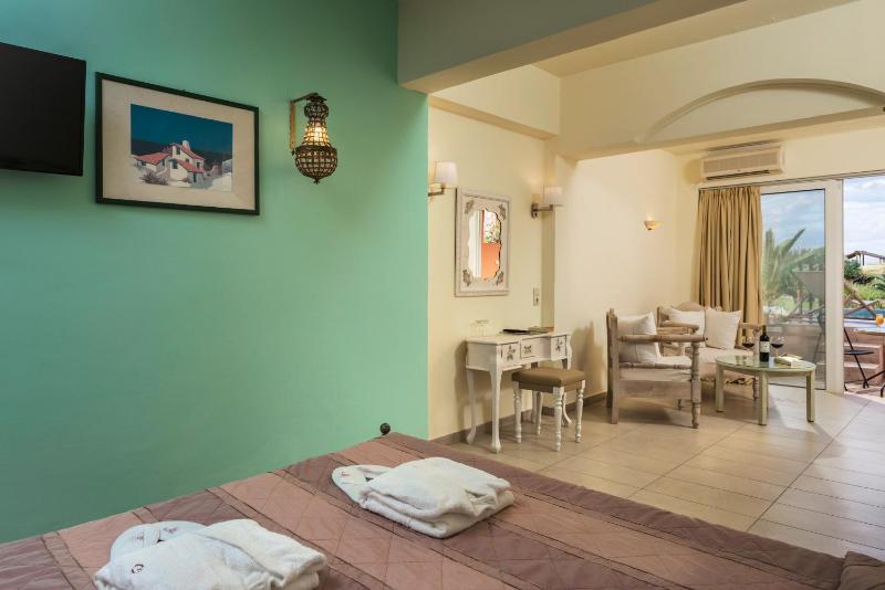 Suite with Private Pool image 3