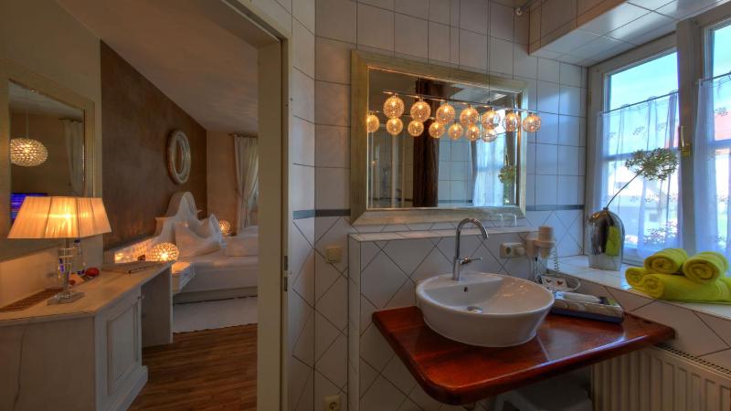 Double Room image 4