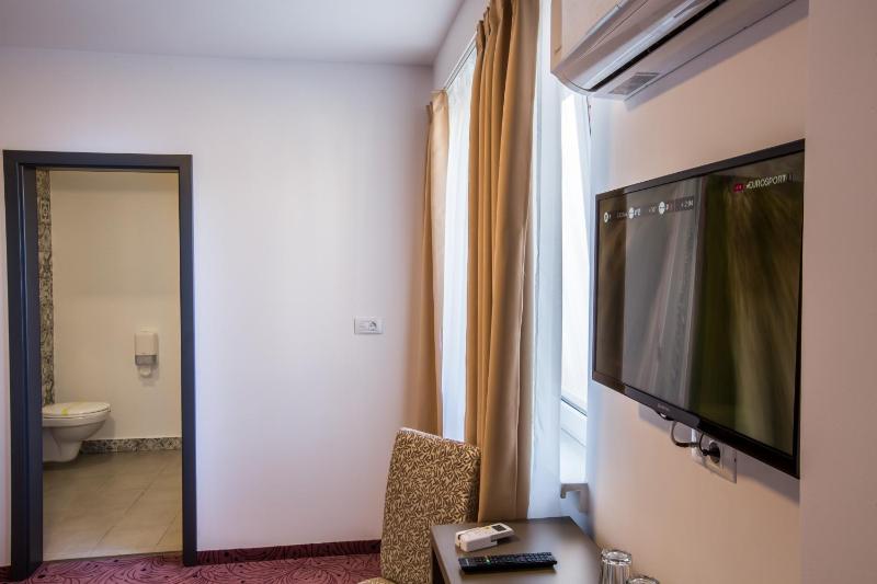 Family Room image 4
