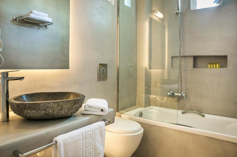 Double or Twin Room with Sea View image 4