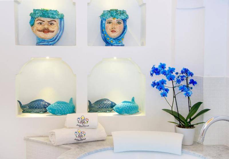 King Room with Spa Bath image 2