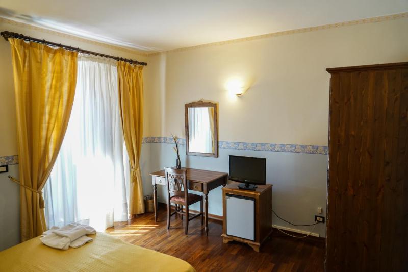 Double or Twin Room image 4