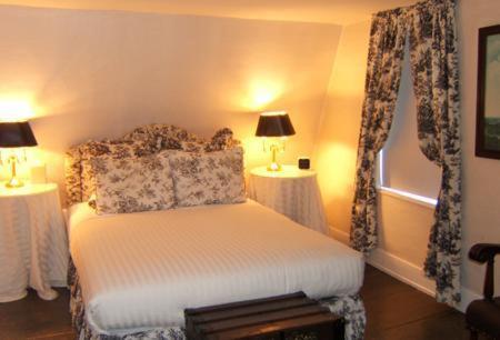 Standard Queen Room image 4