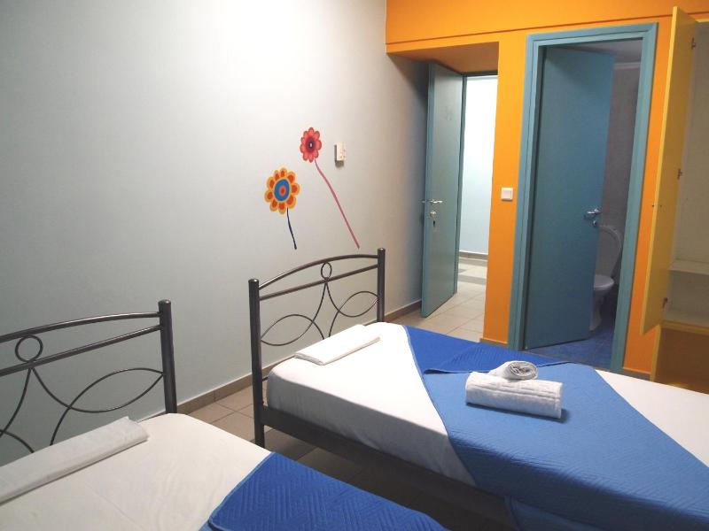 Budget Double Room image 3