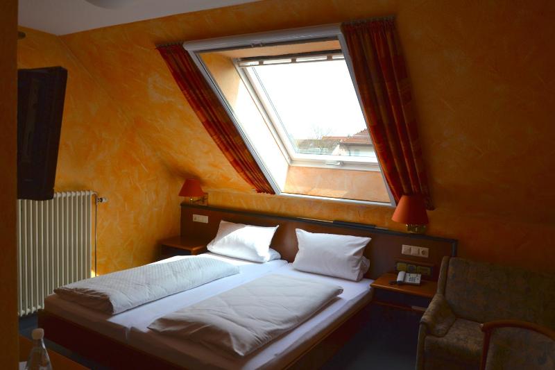 Double Room image 2