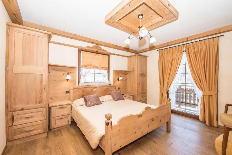 Double or Twin Room image 3