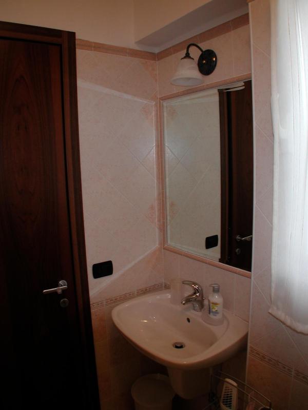 Double Room image 4